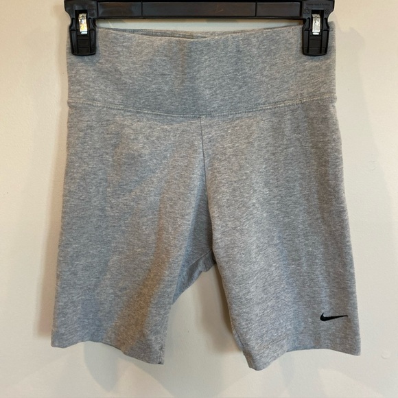 Nike Sportswear Legasee Bike Shorts Women's Size Small Gray - Picture 1 of 5